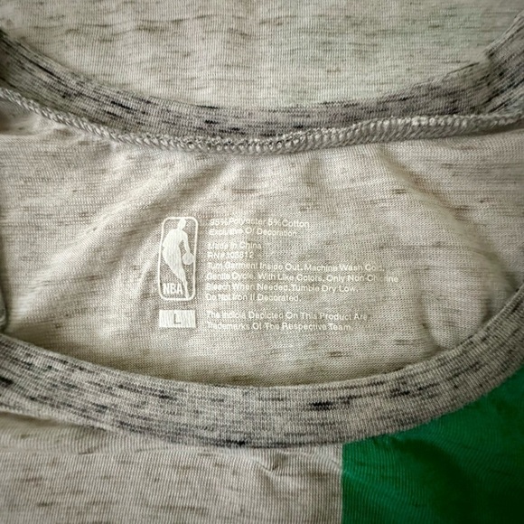 Women’s NBA Green &  Gray Boston Celtics Short Sleeve Shirt - Size L - NWOT - Picture 4 of 4